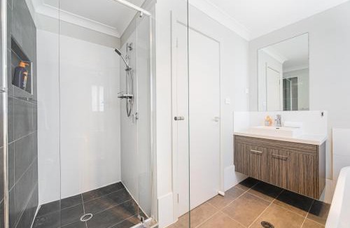 Schofields Villa | 6Br near Schofield Rousehill Centre