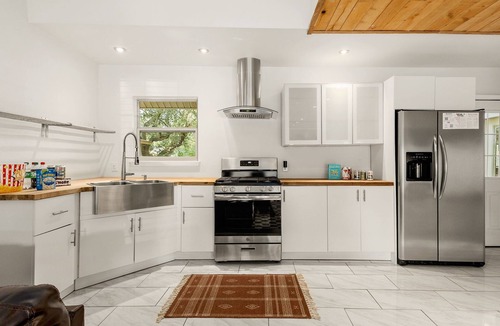 Vance Jackson House | 6BR Pool & Game Arcade | Family + Dog Friendly
