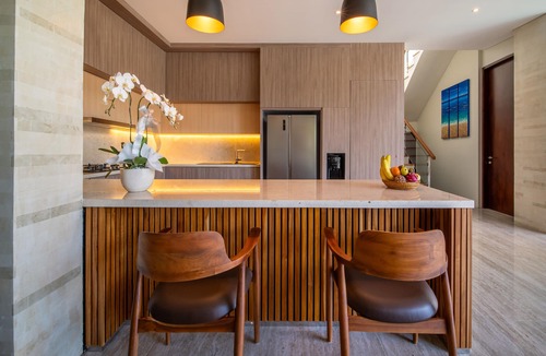 Taman Griya Villa | 6BR Private Pool Villa in Jimbaran | 10 Min to Beach & Airport | Sleeps 12