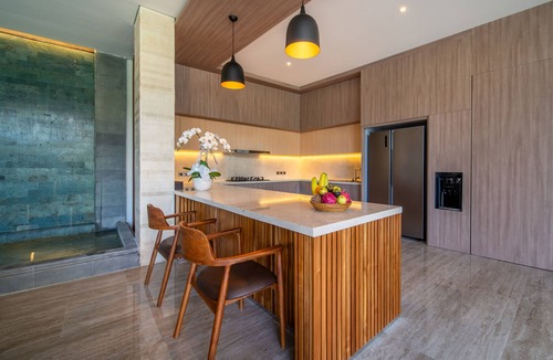 Taman Griya Villa | 6BR Private Pool Villa in Jimbaran | 10 Min to Beach & Airport | Sleeps 12