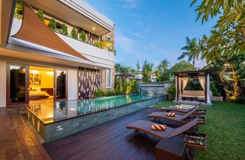 Taman Griya Villa | 6BR Private Pool Villa in Jimbaran | 10 Min to Beach & Airport | Sleeps 12