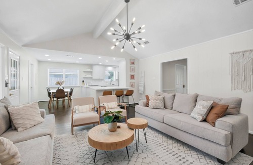 Jersey Village House | 6BR Resort-style Retreat W/Jacuzzi & Gaming