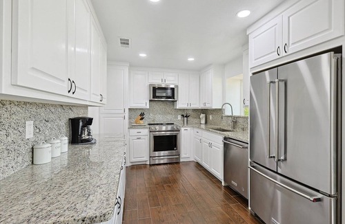 Denton House | 6BR Retreat w/Pool, Spa + Guest House