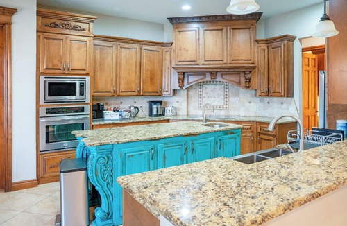 Pottawatomie County Apartment | 6BR rural retreat | Private property | Hot tub, sleeps 14