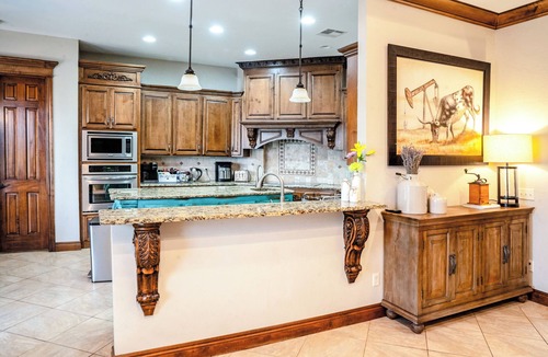 Pottawatomie County Apartment | 6BR rural retreat | Private property | Hot tub, sleeps 14