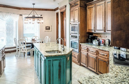 Pottawatomie County Apartment | 6BR rural retreat | Private property | Hot tub, sleeps 14