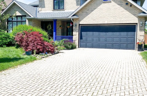 Sarnia House | 6BR Sleeps 12 Stocked Kitchen 10-Min Stroll to Lake Huron
