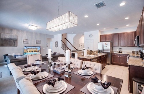 Watersong House | 6BR Villa, Sunny Pool & Spa, Cinema, Arcade & Games