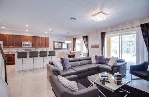 Watersong House | 6BR Villa, Sunny Pool & Spa, Cinema, Arcade & Games