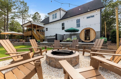 Pinehurst House | 6BR w/Golf Sim Putting Green Hot Tub Sauna Games