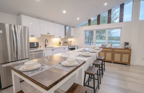 Trent Hills Cottage | 6BR Waterfront Escape | Perfect for Multi-Family Groups