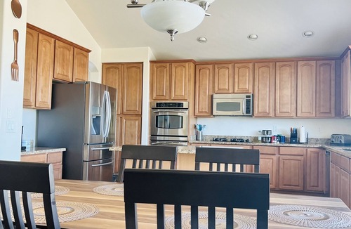 Rovey Farm Estates House | 6br3ba with pool & jacuzzi