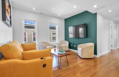 East Somerville Apartment | 6BR4Bth Parking BOS MIT Harvard TD Garden