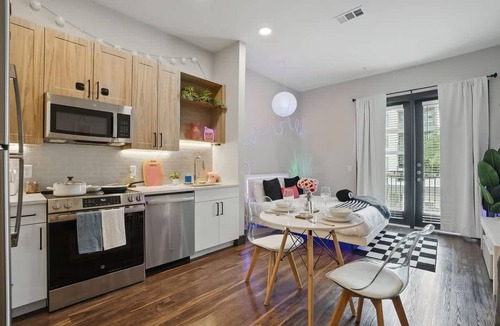 North Burnet Apartment | 6min to Domain 12min DT Studio- Pool Parking