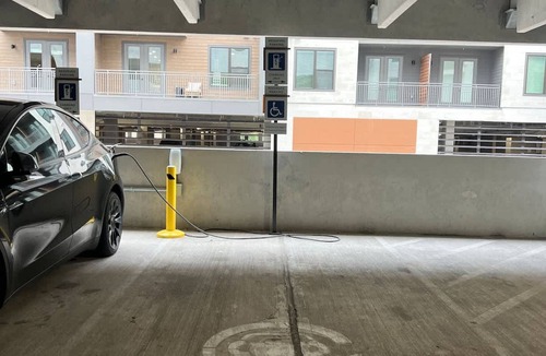 North Burnet Apartment | 6min to Domain 12min DT Studio- Pool Parking