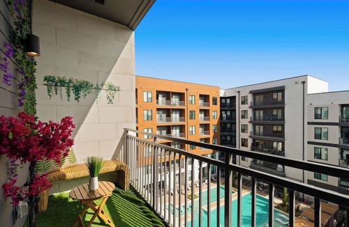 North Burnet Apartment | 6min to Domain | 12min DT | Balcony + Free Parking