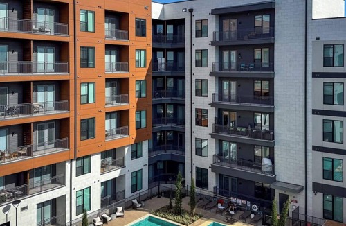 North Burnet Apartment | 6min to Domain | 12min DT | Balcony + Free Parking