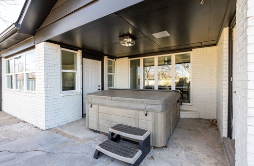 Central Oklahoma City House | 6MIN TO WILL ROGERS AIRPORT | HOT TUB | GAME ROOM | POOL TABLE