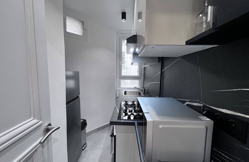 Quartier de la Chapelle Apartment | 6P - 2BR - Paris 18