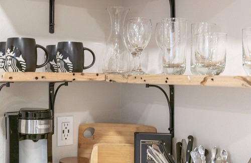 Central Tacoma Apartment | 6th Ave district studio Quiet + Prkng