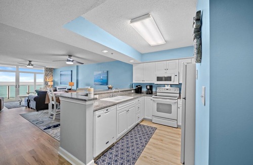 North Myrtle Beach Condo | 6th floor Oceanfront Condo, Glass panel balcony, 3 beds | Laguna Keyes - 604