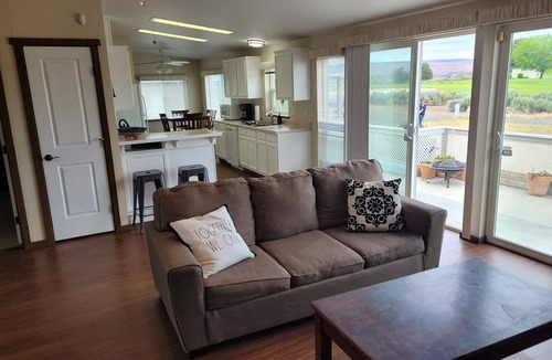 Desert Aire House | 6th Hole Loop in Desert Aire