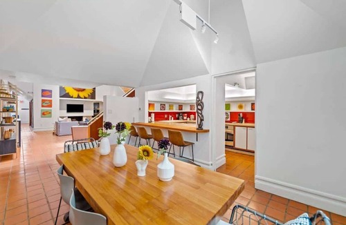 Downtown Austin House | 6th St Mansion w Indoor Pool + Walk to Everything