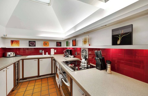 Downtown Austin House | 6th St Mansion w Indoor Pool + Walk to Everything