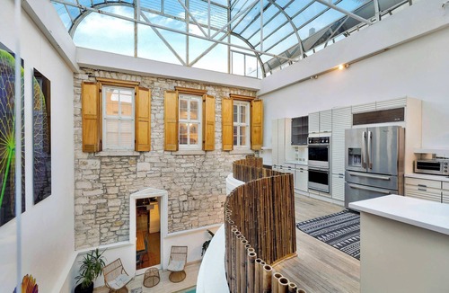 Downtown Austin House | 6th St Mansion w Indoor Pool + Walk to Everything