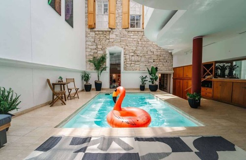 Downtown Austin House | 6th St Mansion w Indoor Pool + Walk to Everything