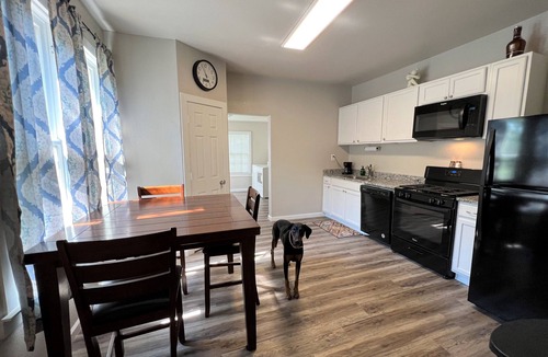 Waco House | 6th Street Retreat- Near Magnolia Silos