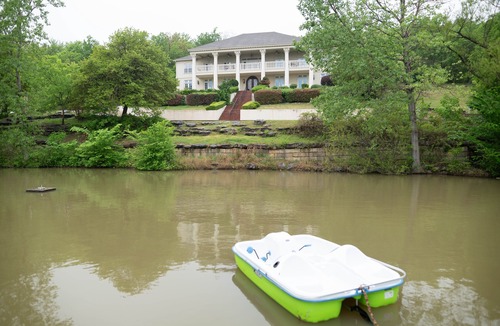 South Tulsa House | 7,000 Sqft At 'The Columns' Estate In South Tulsa