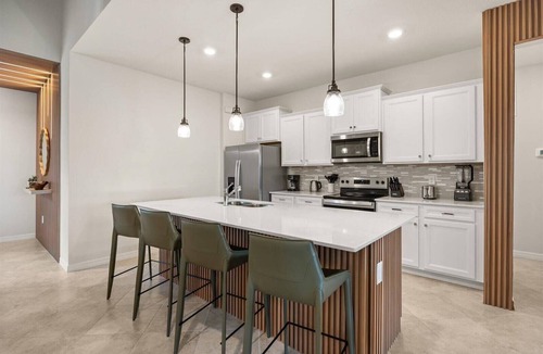 Clermont House | 7 BD/5.5 BA/Windsor Cay (16151 CC)