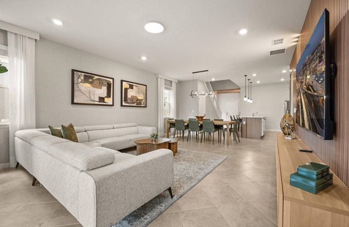 Clermont House | 7 BD/5.5 BA/Windsor Cay (16151 CC)