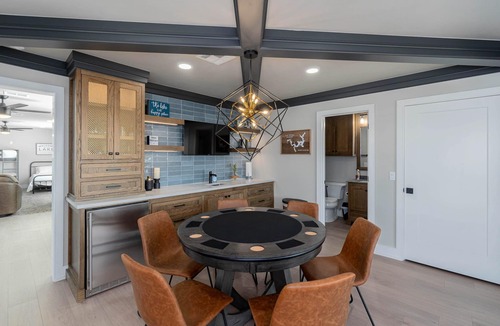 Kingston House | 7-Bdrm Lake View Firepit & More Pets ok