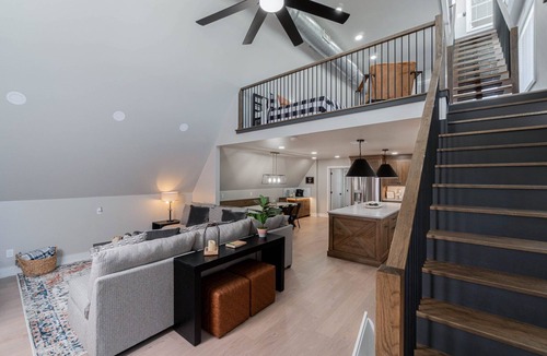 Kingston House | 7-Bdrm Lake View Firepit & More Pets ok