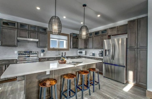 The Blue Mountains Cottage | 7 bdrm Luxury@Tyrolean, 7 baths, 4 levels, BBQ/HT