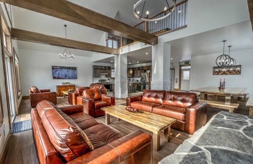The Blue Mountains Cottage | 7 bdrm Luxury@Tyrolean Village/7 baths/BBQ/HotTub