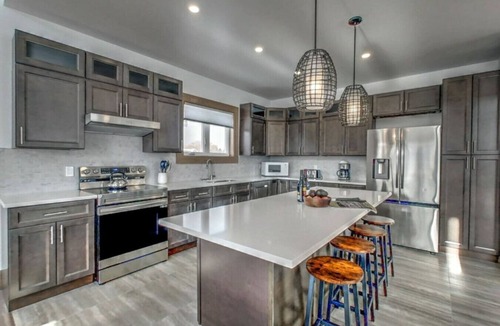 The Blue Mountains Cottage | 7 bdrm Luxury@Tyrolean Village/7 baths/BBQ/HotTub