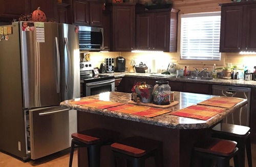 Higden Cabin | 7 Bed 2 Bath walk to the lake
