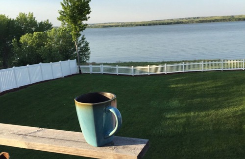Lonergan House | 7 Bed 4 Bath w/Exquisite Lake McConaughy View!