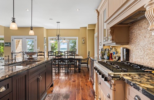 Innisfil House | 7 bed 5 bath Executive Home on Lake Simcoe