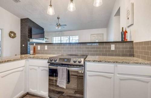 Johnson City House | 7 Bed Home/Mins to Wineries/Walk to Town Square