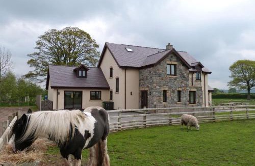 Holywell House | 7 Bed in Caerwys oc-58357