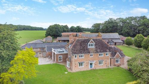 Wymondham House | 7 Bed in Kimberley oc-p28132