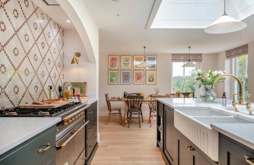 Wymondham House | 7 Bed in Kimberley oc-p28132