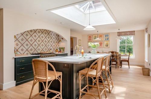 Wymondham House | 7 Bed in Kimberley oc-p28132