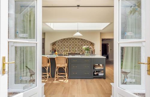 Wymondham House | 7 Bed in Kimberley oc-p28132