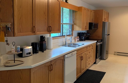 Kaministiquia House | 7-bed lakefront house with sauna, beach & boat launch — 15 min from Thunder Bay.