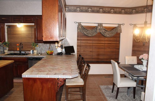 Norman House | 7 bedroom , 5.5 bathrooms, close to campus, 5 king beds, 1 queen bed, 2 full bed